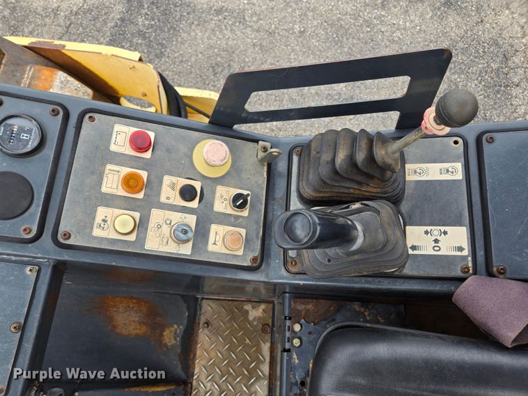 image for item EL2021 2006 Bomag BW 211 PD-3 single drum vibratory roller