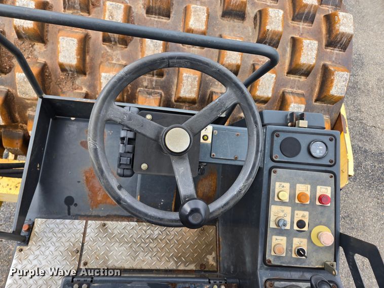 image for item EL2021 2006 Bomag BW 211 PD-3 single drum vibratory roller