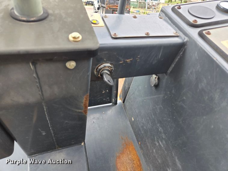 image for item EL2021 2006 Bomag BW 211 PD-3 single drum vibratory roller