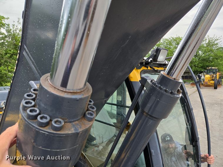 image for item EL2024 2014 John Deere 210G LC excavator