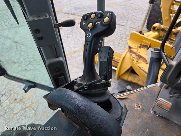 image for item EL2025 2012 Caterpillar  140M2 motor grader