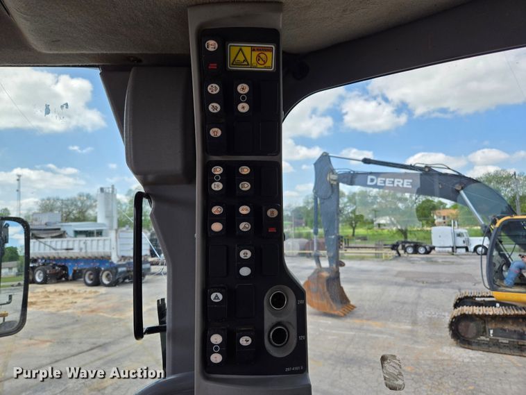 image for item EL2025 2012 Caterpillar  140M2 motor grader