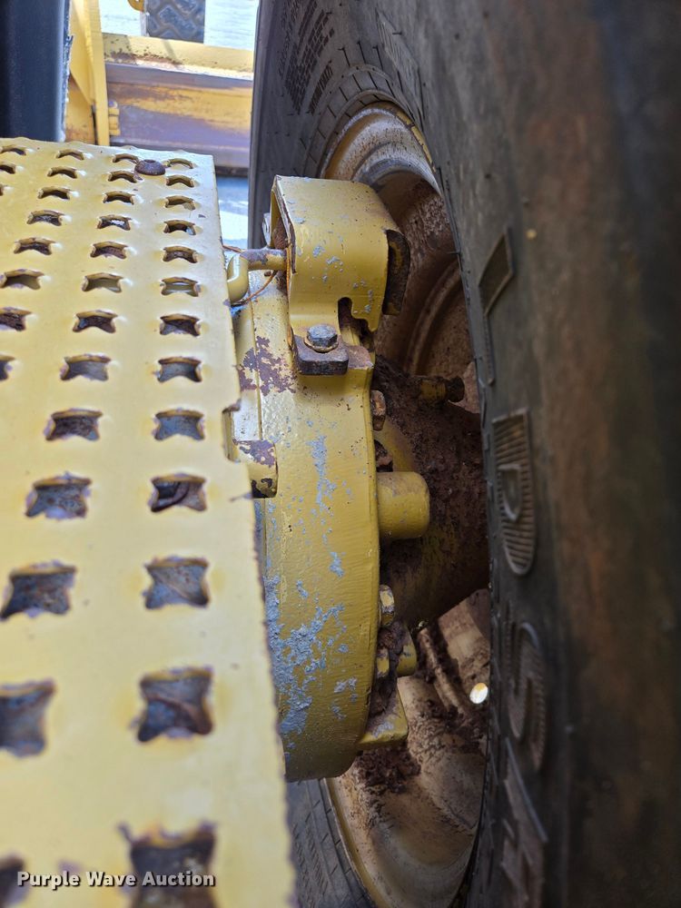 image for item EL2025 2012 Caterpillar  140M2 motor grader