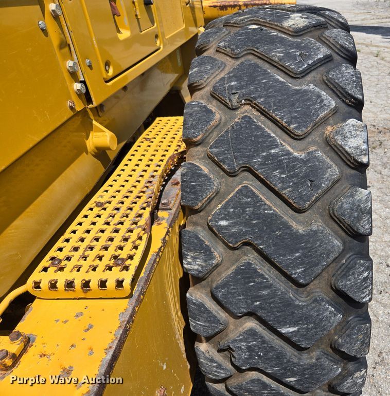 image for item EL2025 2012 Caterpillar  140M2 motor grader