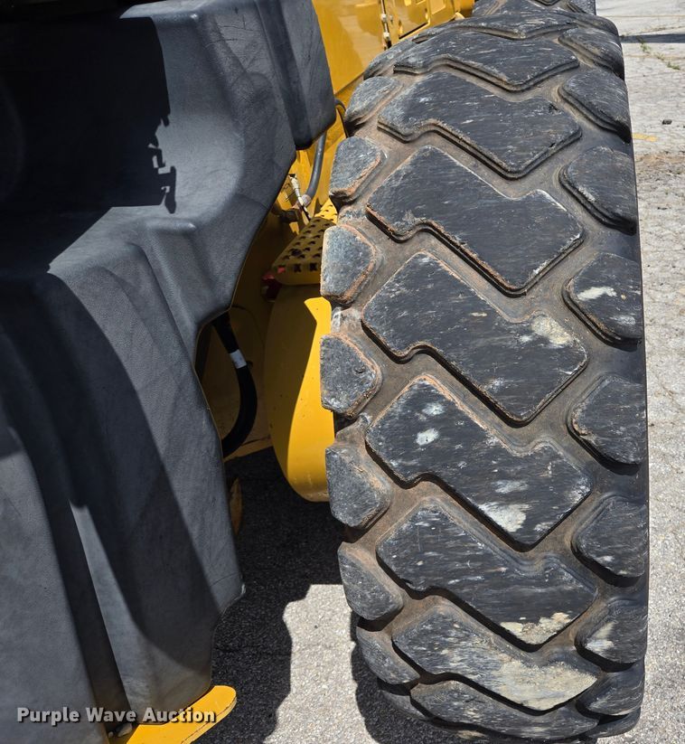 image for item EL2025 2012 Caterpillar  140M2 motor grader