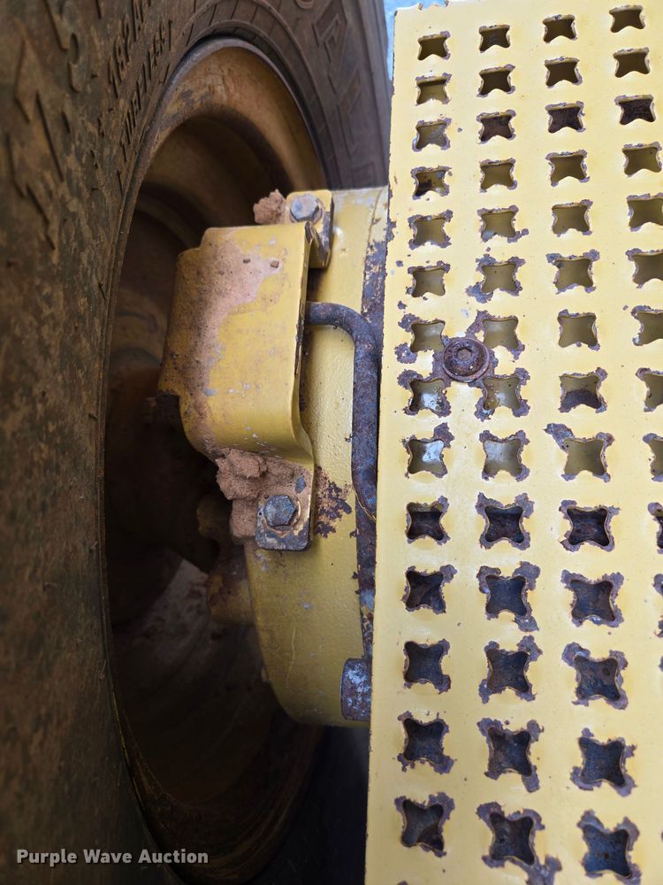 image for item EL2025 2012 Caterpillar  140M2 motor grader