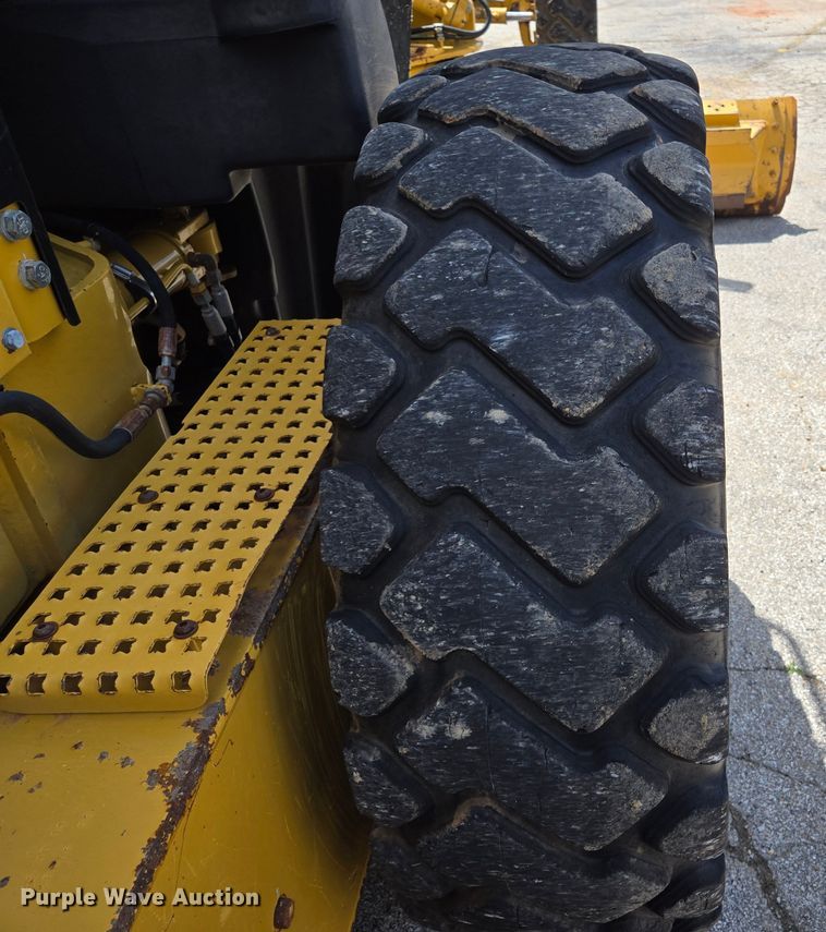 image for item EL2025 2012 Caterpillar  140M2 motor grader