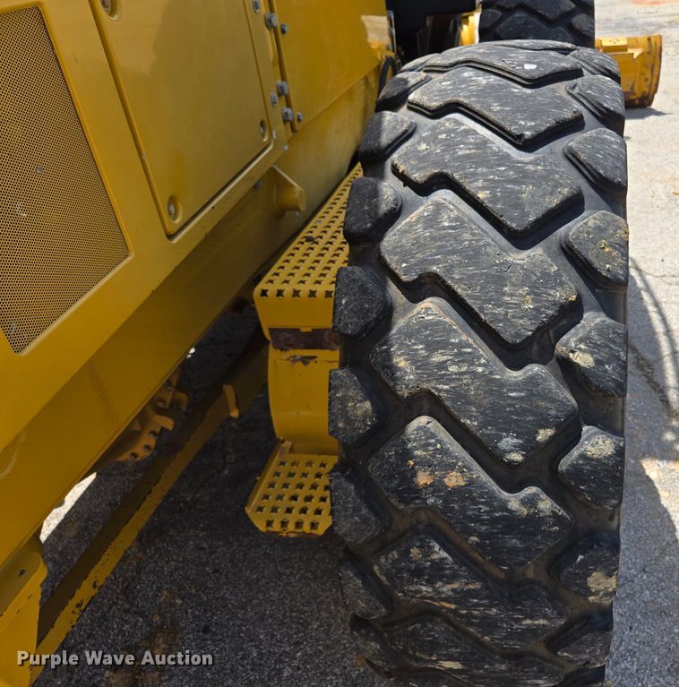 image for item EL2025 2012 Caterpillar  140M2 motor grader