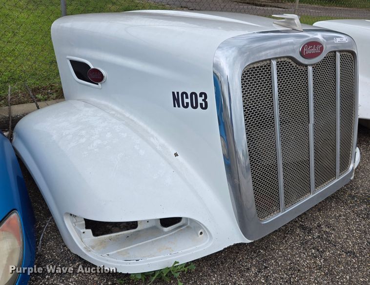 image for item EL2027 Peterbilt 386 semi truck hood