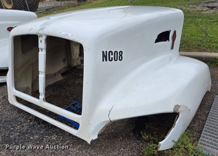 image for item EL2028 Kenworth T440 semi truck hood