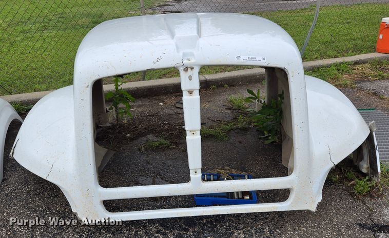 image for item EL2028 Kenworth T440 semi truck hood