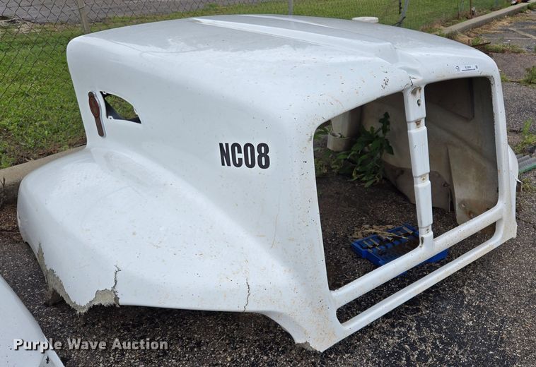 image for item EL2028 Kenworth T440 semi truck hood