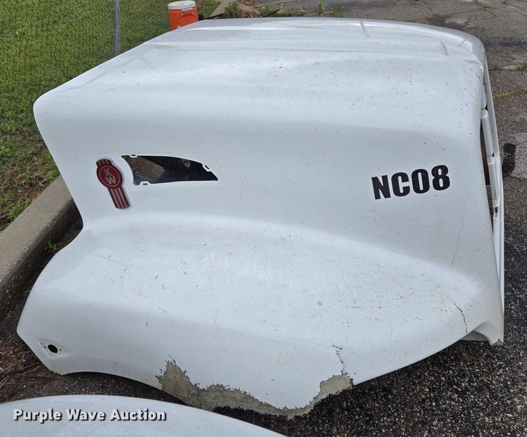 image for item EL2028 Kenworth T440 semi truck hood