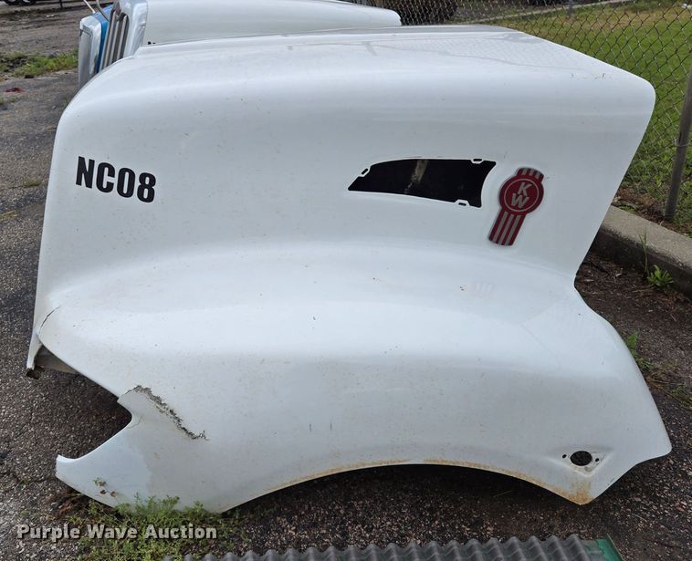 image for item EL2028 Kenworth T440 semi truck hood