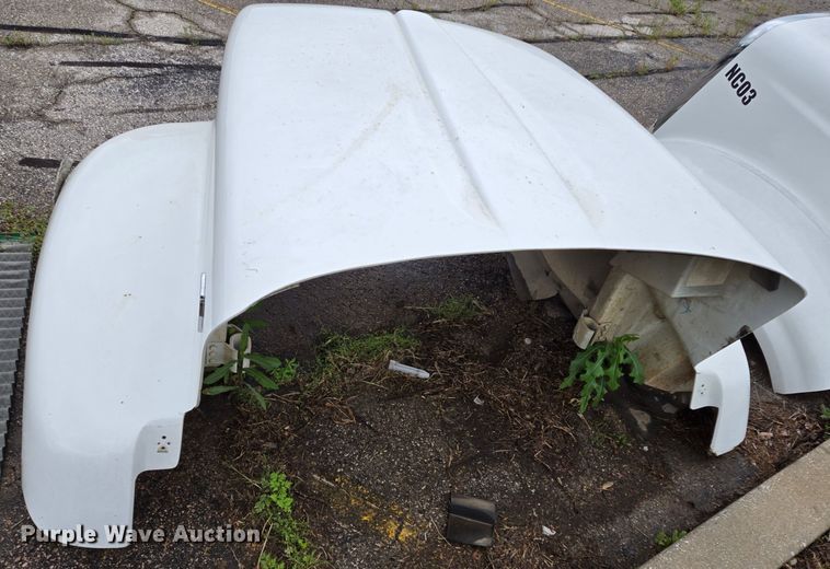 image for item EL2028 Kenworth T440 semi truck hood