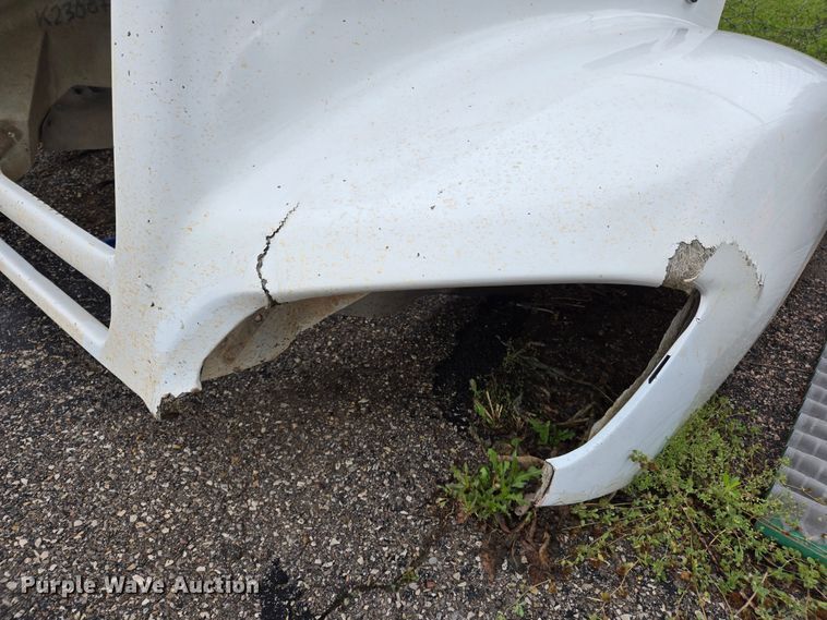 image for item EL2028 Kenworth T440 semi truck hood