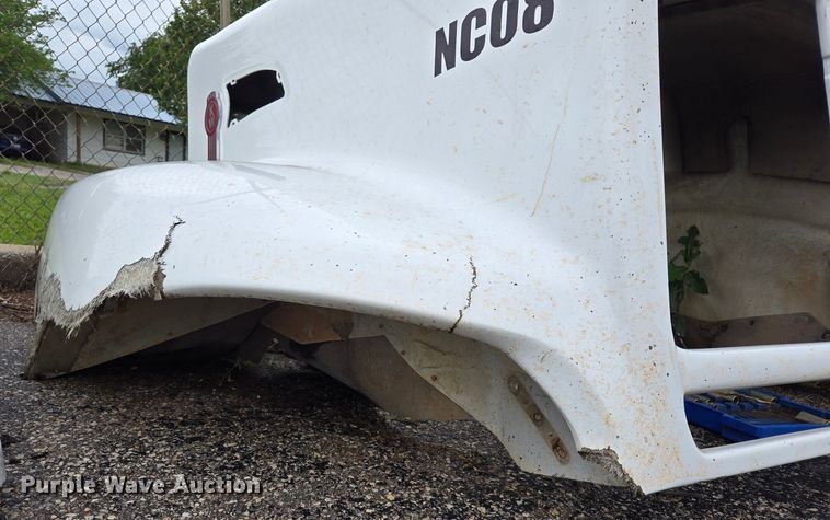 image for item EL2028 Kenworth T440 semi truck hood