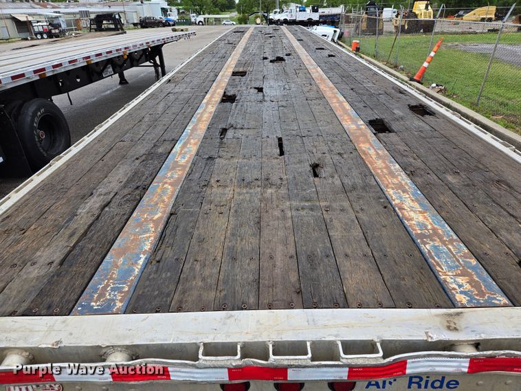 image for item EL2029 2003 Utility flatbed trailer