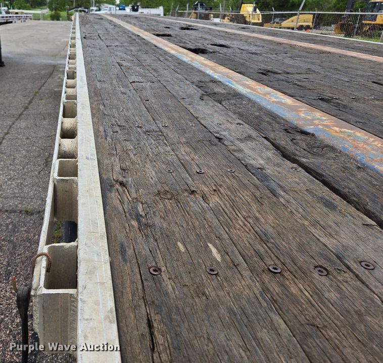 image for item EL2029 2003 Utility flatbed trailer