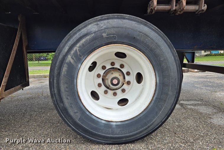 image for item EL2029 2003 Utility flatbed trailer