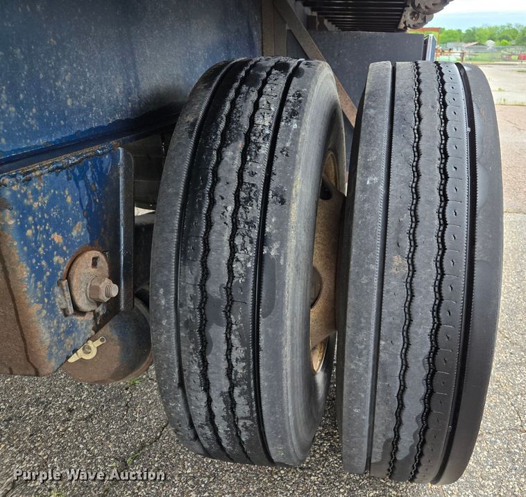 image for item EL2029 2003 Utility flatbed trailer