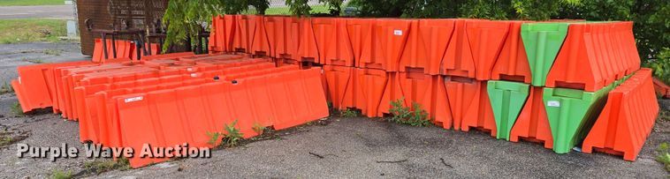 image for item EL2037 (52) interlocking traffic barriers