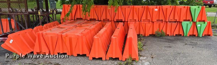 image for item EL2037 (52) interlocking traffic barriers