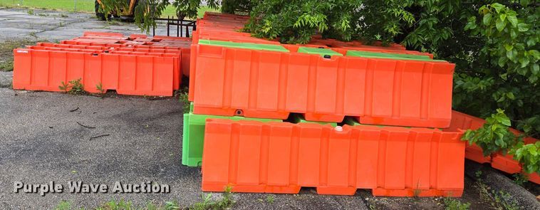 image for item EL2037 (52) interlocking traffic barriers