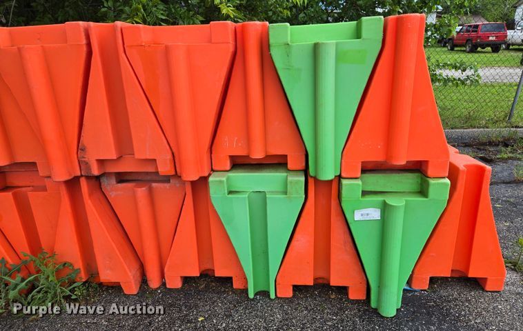 image for item EL2037 (52) interlocking traffic barriers