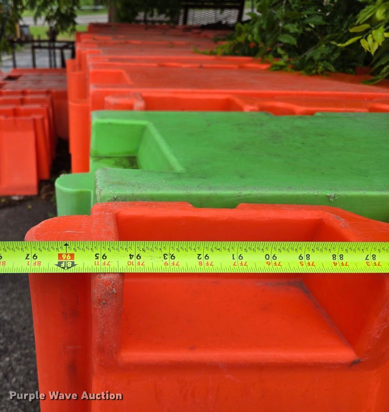 image for item EL2037 (52) interlocking traffic barriers