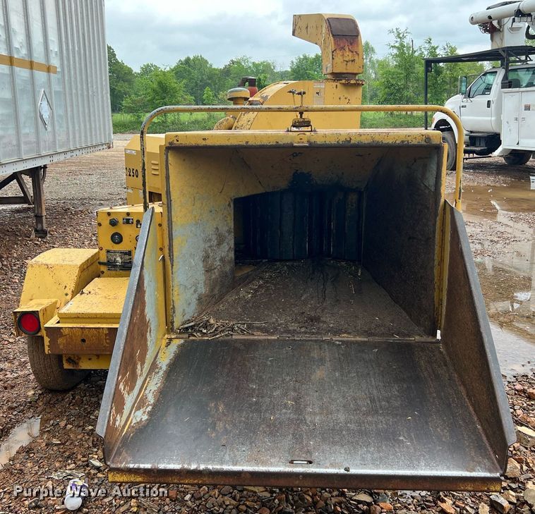 image for item EL2046 1994 Vermeer 1250BC wood chipper