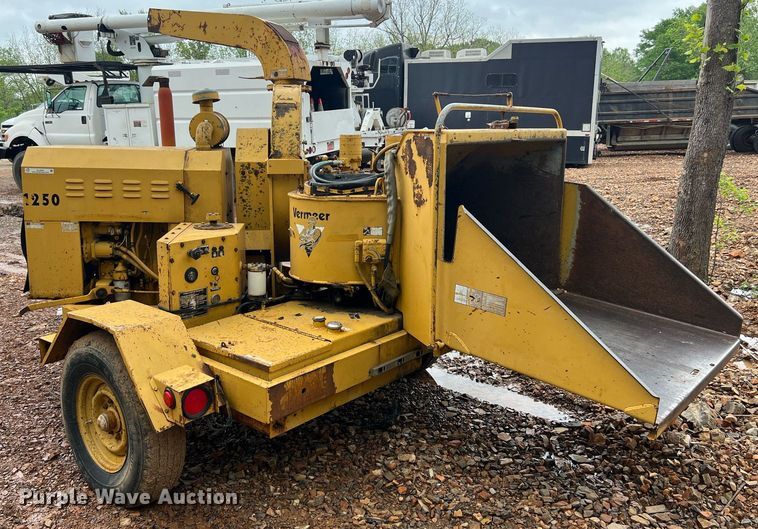 image for item EL2046 1994 Vermeer 1250BC wood chipper