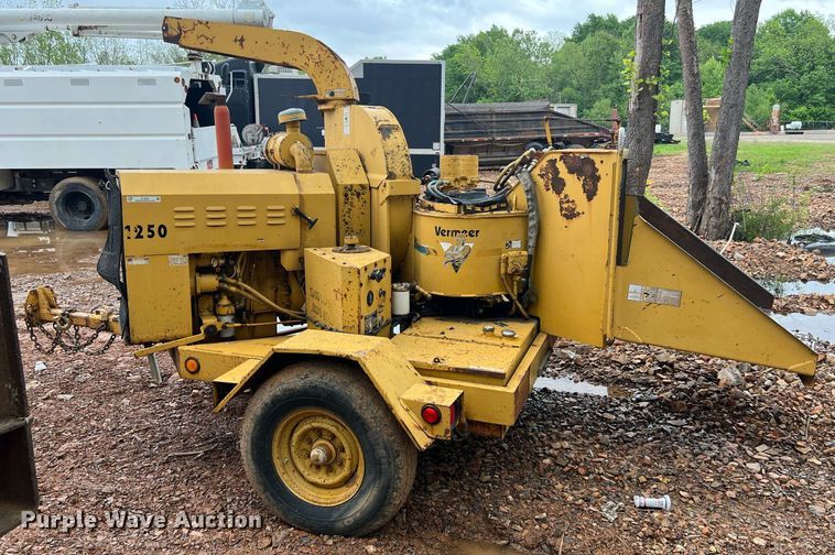 image for item EL2046 1994 Vermeer 1250BC wood chipper