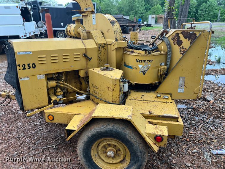 image for item EL2046 1994 Vermeer 1250BC wood chipper