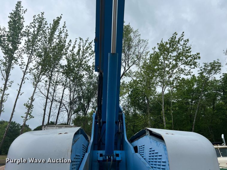 image for item EL2048 1999 Genie S60 boom lift