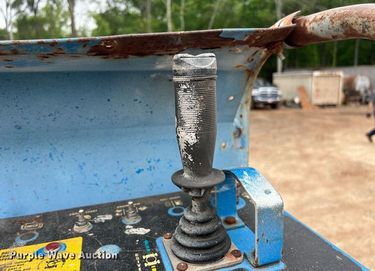 image for item EL2048 1999 Genie S60 boom lift