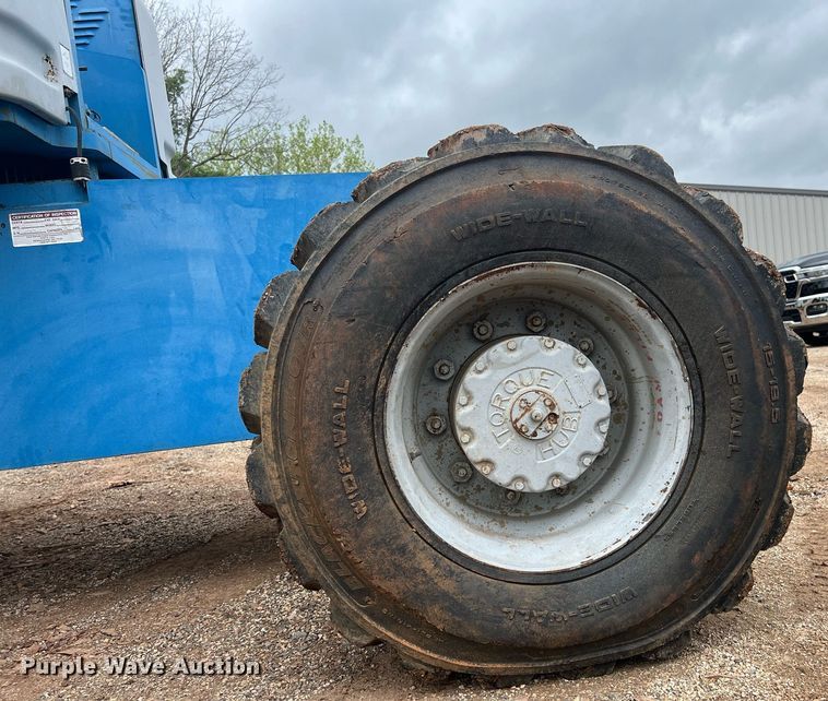 image for item EL2048 1999 Genie S60 boom lift