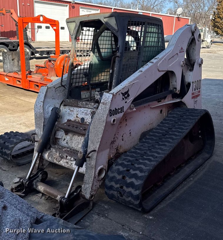image for item EM3567 2003 Bobcat T300 tracked skid steer loader