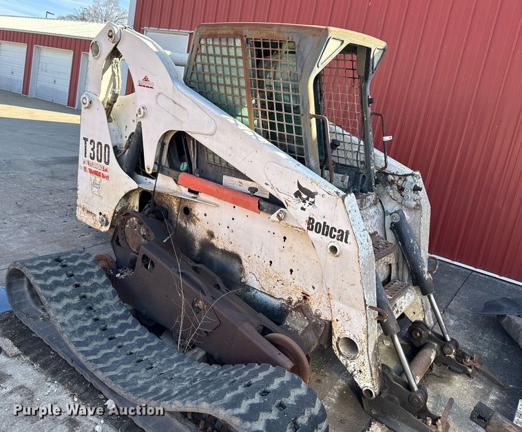 image for item EM3567 2003 Bobcat T300 tracked skid steer loader