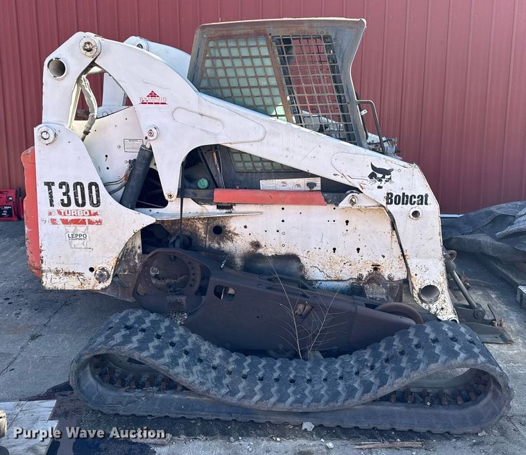 image for item EM3567 2003 Bobcat T300 tracked skid steer loader