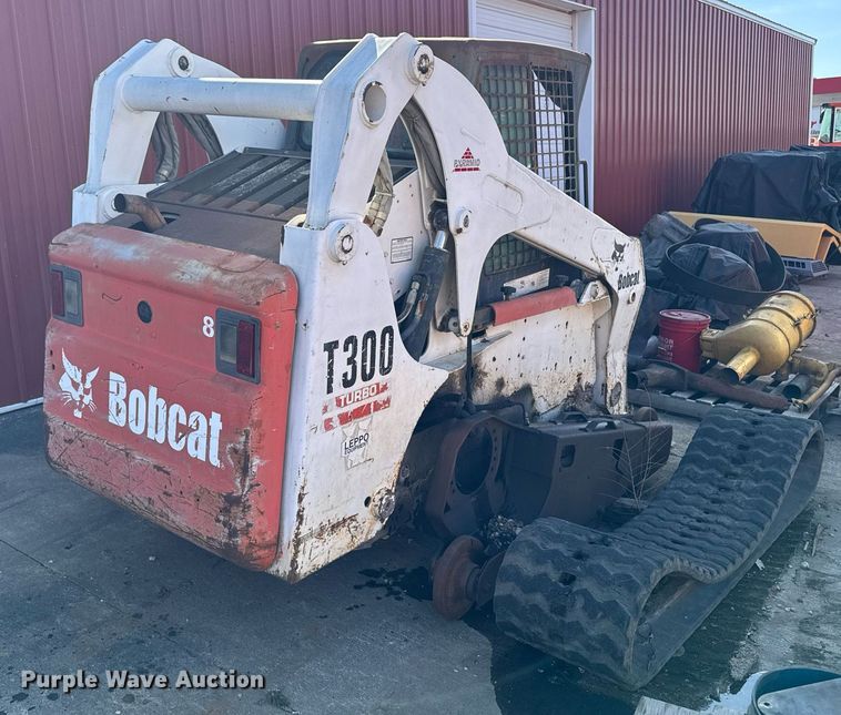 image for item EM3567 2003 Bobcat T300 tracked skid steer loader