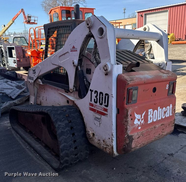 image for item EM3567 2003 Bobcat T300 tracked skid steer loader