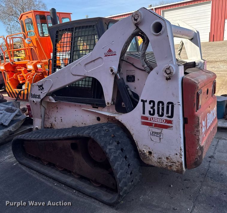 image for item EM3567 2003 Bobcat T300 tracked skid steer loader