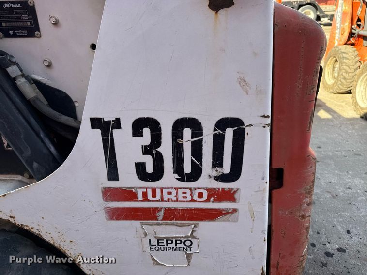 image for item EM3567 2003 Bobcat T300 tracked skid steer loader