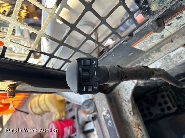 image for item EM3567 2003 Bobcat T300 tracked skid steer loader