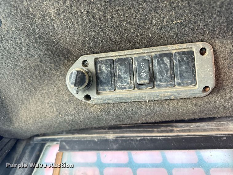 image for item EM3567 2003 Bobcat T300 tracked skid steer loader