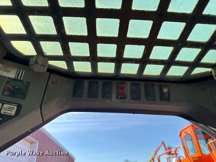 image for item EM3567 2003 Bobcat T300 tracked skid steer loader