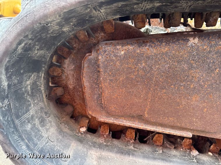 image for item EM3567 2003 Bobcat T300 tracked skid steer loader