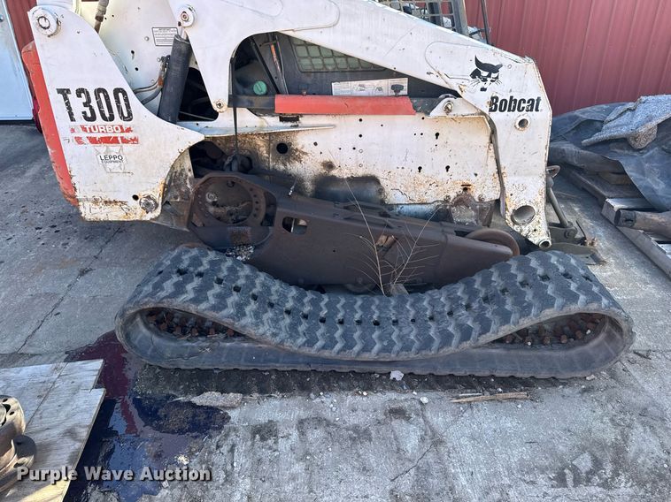 image for item EM3567 2003 Bobcat T300 tracked skid steer loader