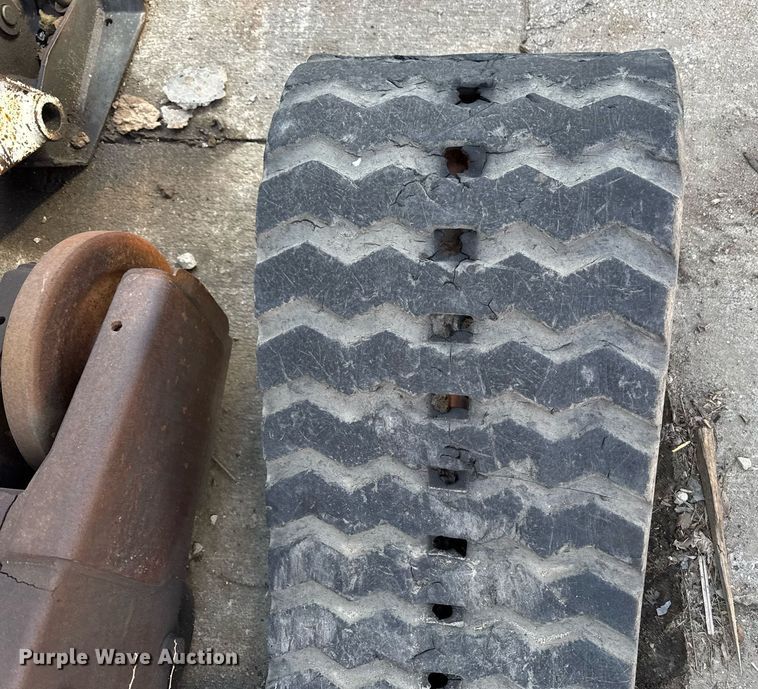 image for item EM3567 2003 Bobcat T300 tracked skid steer loader